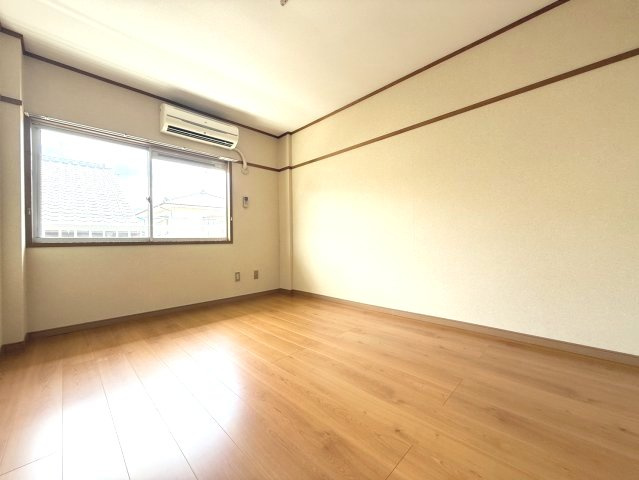レピュート平田の洋室|洋室にエアコン完備