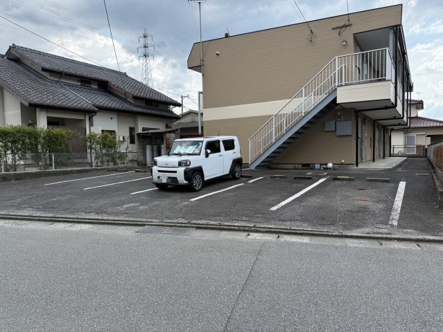レピュート平田の駐車場|敷地内の駐車場。1台無料です