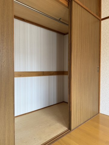 レピュート平田の収納|収納の中にパイプハンガーつけました