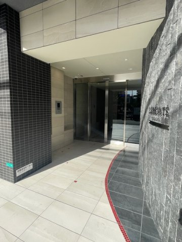 セレニテ夕陽丘エクラのエントランス