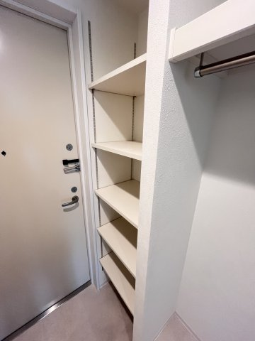 大阪市城東区東中浜９丁目の賃貸マンションの玄関