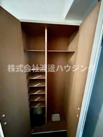 グランコート江坂の収納|天井高シューズBOX