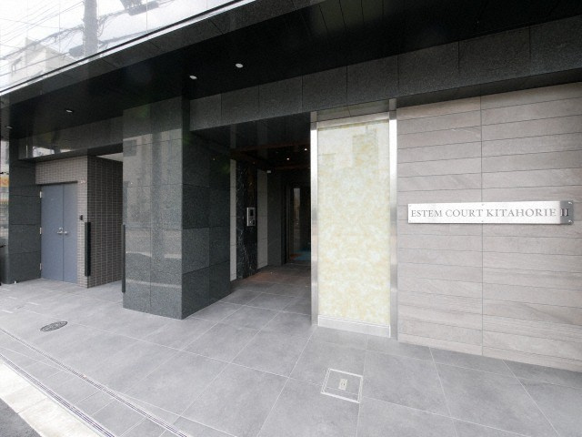 エステムコート北堀江Ⅱのエントランス