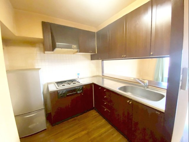 篠栗駅前エクセル32のキッチン|お手入れしやすいシステムキッチン！高さの違う収納棚や吊り戸棚など、収納スペースが豊富です！