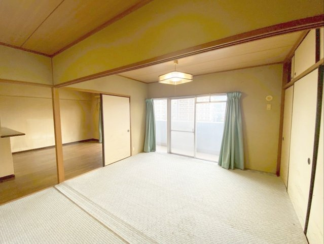 篠栗駅前エクセル32の和室|二間続きの和室は、開放するとより広く快適に過ごせる12帖の空間になります！