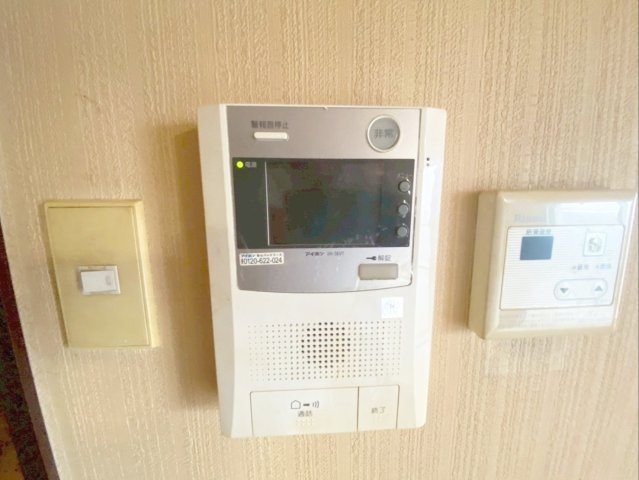 篠栗駅前エクセル32の防犯設備|来客の顔や様子が確認できて安心！モニター付きインターホンです！