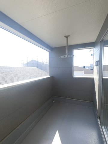 みやき町原古賀　第３　1号棟のバルコニー|暖かな日差しのふりそそぐバルコニー