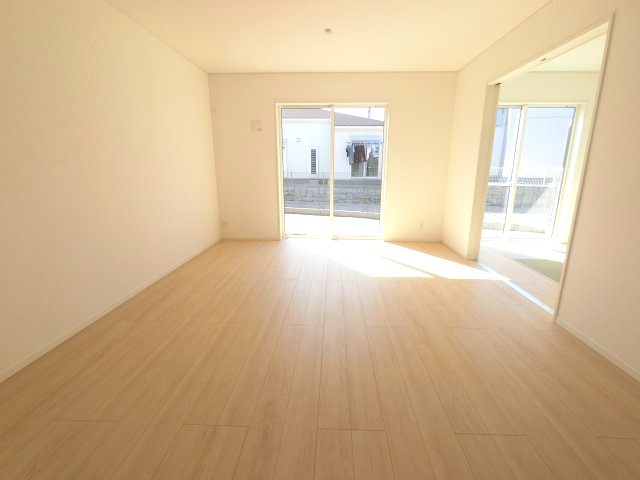 みやき町原古賀　第３　1号棟の内観：施工例|家族が集まる中心となるリビング・ダイニング。団らんする姿が浮かびますね♪