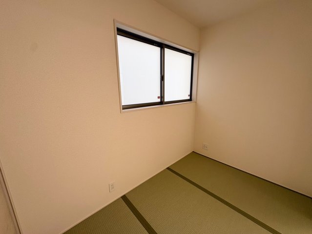 リーブルガーデン南城市佐敷新里・2号棟の和室|生活に和の趣をもたらすタタミコーナー３帖