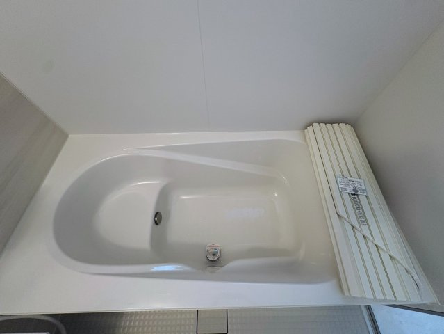 リーブルガーデン南城市佐敷新里・2号棟の浴室|浴槽