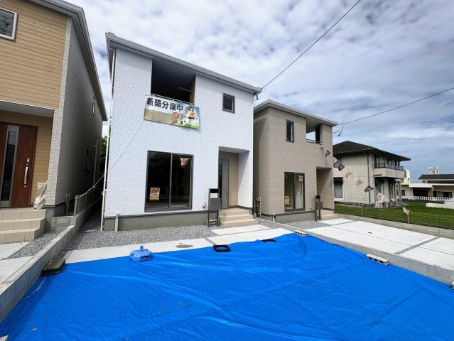 リーブルガーデン南城市佐敷新里・2号棟の駐車場|並列２台駐車可能スペース付き！お気軽にお問い合わせください♪