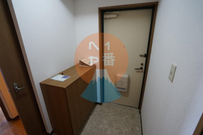 【玄関】 | ベルヴェデーレII | うれしいシューズボックス付きの玄関です。　※参考写真です