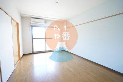 【居間・リビング】 | ベルヴェデーレII | エアコン付きのリビングです。　※参考写真です