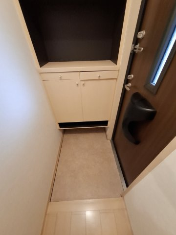 プランドールA棟の玄関