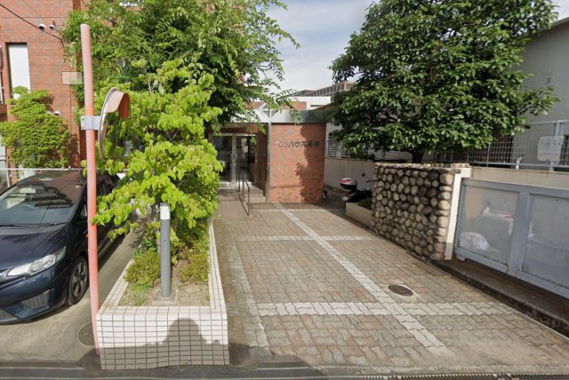 ベルハウス高槻のエントランス