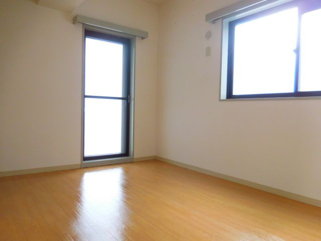 ベルハウス高槻の洋室