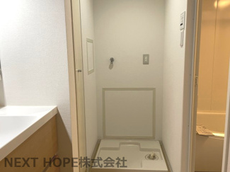 【洗面所】 | アステルコート伊丹緑ヶ丘 | 洗面室内には室内洗濯機置き場もございます♪