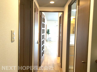 【内装】 | アステルコート伊丹緑ヶ丘 | 玄関から廊下部分です♪いつでもご覧いただけます！！お気軽にネクストホープ不動産販売までお問い合わせを！！