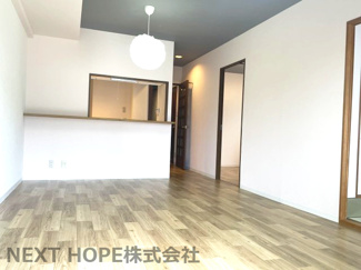 【居間・リビング】 | アステルコート伊丹緑ヶ丘 | LDKは約14.6帖の空間です♪東向きバルコニーに面した明るい室内です！！ぜひ現地でご確認ください！お気軽にネクストホープ不動産販売までお問い合わせを！！