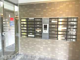 【エントランス】 | アステルコート伊丹緑ヶ丘 | エントランスはオートロックです♪女性の方も安心してお住まいいただけます！！