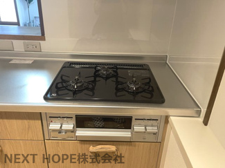 【キッチン】 | アステルコート伊丹緑ヶ丘 | ガス３コ口コンロです♪お料理もスピーディーに仕上がりますね(^^)