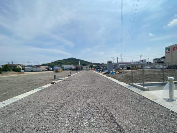 神前分譲地（8号地の内容）の前面道路含む現地写真