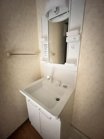 神戸市垂水区名谷町字加市の賃貸マンションの洗面所|洗面