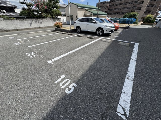 神戸市西区伊川谷町有瀬の賃貸マンションの駐車場