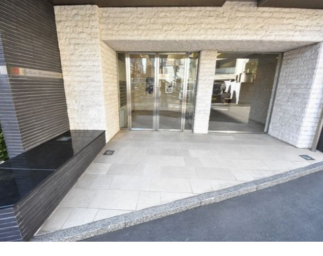 マリオン南青山のエントランス