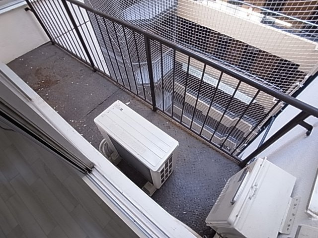 神戸市兵庫区下沢通１丁目の賃貸マンションのバルコニー