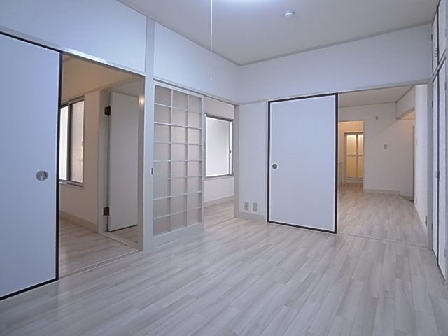 神戸市兵庫区下沢通１丁目の賃貸マンションの内装