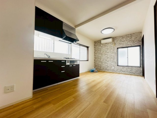 潮見台町3丁目戸建の居間・リビング