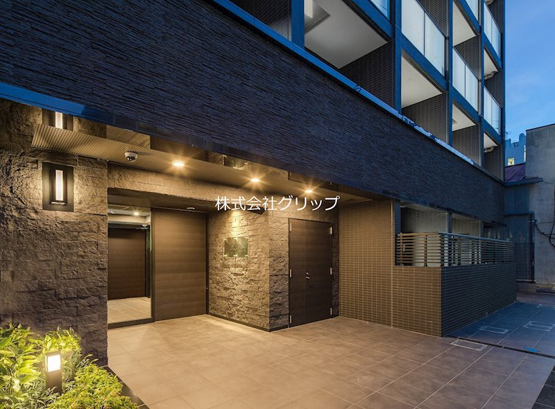 Le'a横濱西口壱番館のエントランス