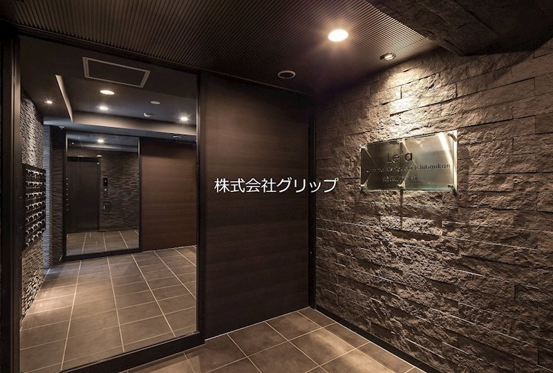 Le'a横濱西口壱番館のエントランス