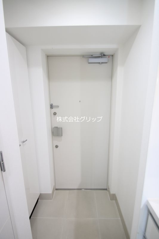 Le'a横濱西口壱番館の玄関