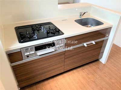 【キッチン】 | プラシード新町 | 3口ガスコンロ、グリル付き！浴室乾燥機は湿気を排しカビ防止に大活躍！