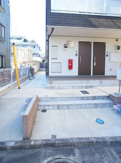 リブリ・六番館のエントランス