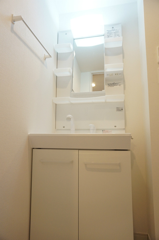 リブリ・東千葉の独立洗面台|スペースが確保できる洗面所です