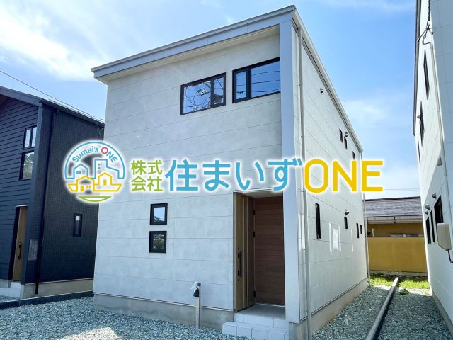 【外観】 | 【新築分譲住宅】東根市神町東3　全3棟 | 現地写真になります♪
５ＬＤＫ＋駐車3台並列可能♪
流行に左右されず、将来にわたって価値が継続する「上質」な佇まい。自然の潤い、親しみやすさといった個性を、街に新たな価値をもたらし続けます。