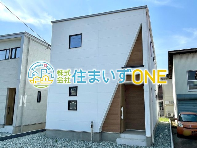 【外観】 | 【新築分譲住宅】東根市神町東3　全3棟 | 現地写真になります♪
５ＬＤＫ＋駐車3台並列可能♪
爽やかな青空の下に贅沢なほどに降り注ぐ陽光、豊かな居住性と、クオリティが見事に調和した住空間は、住まうことの喜びを感じさせてくれます