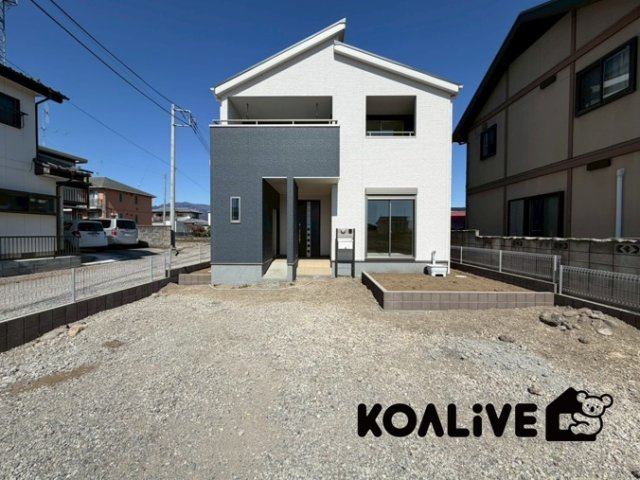 【外観】 | 渋川市金井　新築住宅　 | 完成済み！いつでも新生活を始めることができます。
開放感あるLDK！
陽当り、風通しも良い暖かな住まいです。
KOALIVE （コアライブ）【0120-919-727】