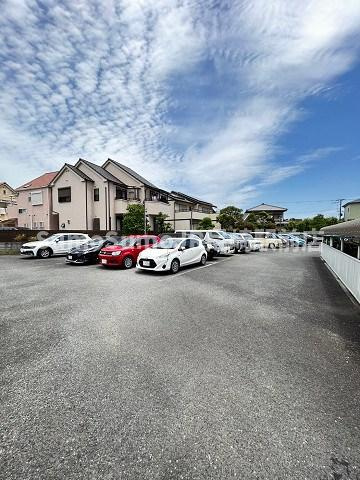 ブランシェ寺本の駐車場|駐車場があるので、車を買う予定の方も安心です