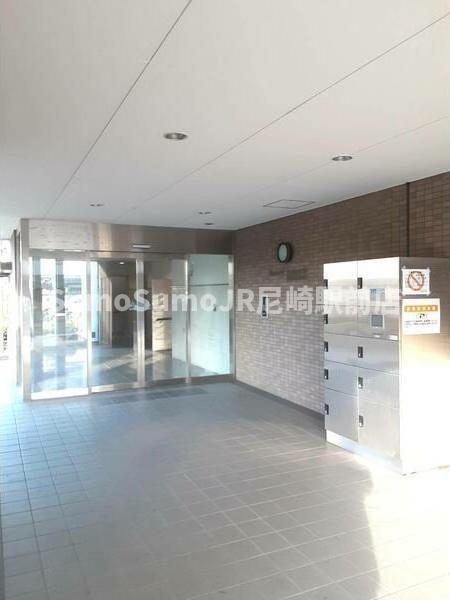 ブランシェ寺本のエントランス|ゆとりのあるエントランスです