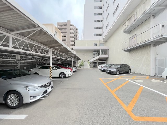 春日原パークマンションの駐車場