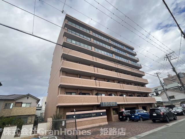 キャッスルコート西新町の外観