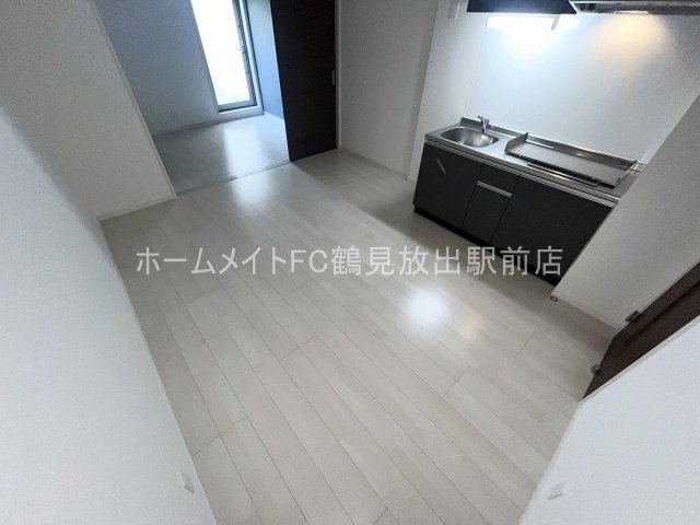 大阪市鶴見区安田３丁目のハイツの居間・リビング