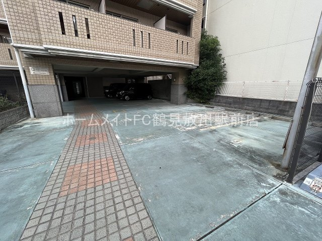 東大阪市川俣１丁目の賃貸マンションの駐車場