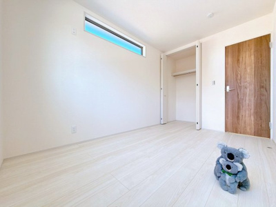 【洋室】 | 吉岡町漆原　新築住宅　 | 広さはお子様の勉強部屋にも適した広さ！
勉強机や本棚などの家具を置いてもフリースペースも確保することができます。