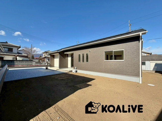 【外観】 | 吉岡町漆原　新築住宅　 | 現地ご案内ツアー開催中！早朝やお仕事帰りのご見学にもすぐ対応致します！見学ご予約はコアライブまでお気軽にお問い合わせ下さい！