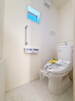 【トイレ】 | 吉岡町漆原　新築住宅　 | 清潔感にあふれた空間と機能的な洗浄装置。毎日何度も使う場所だから快適に。便利に。